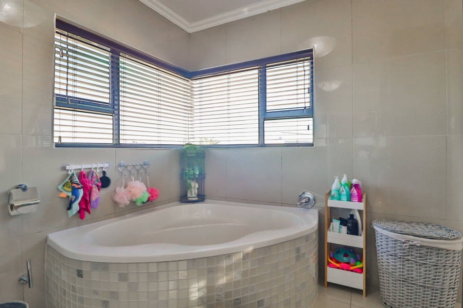 4 Bedroom Property for Sale in Island View Western Cape